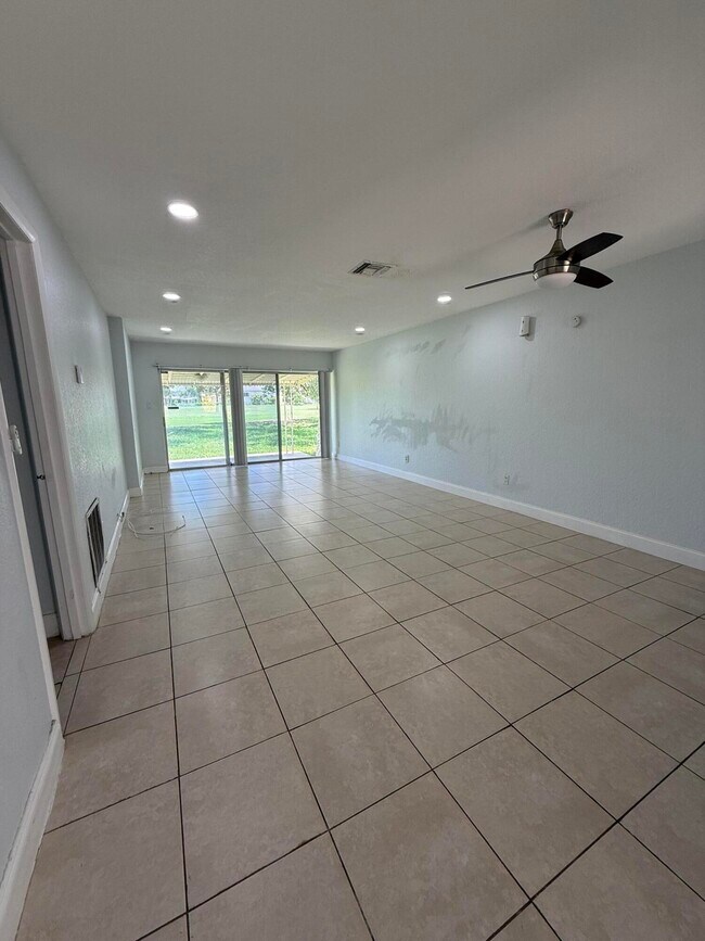 Building Photo - 9640 Oakburst Ln
