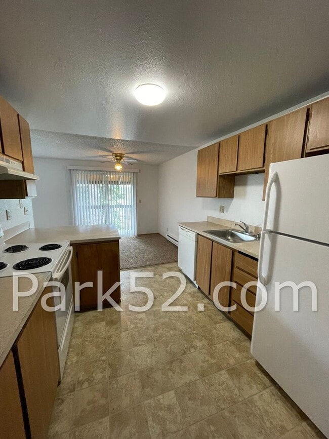 Building Photo - $500 Off First Full Month! Upper Floor 2 Bedroom 1 Bath Apartment With Washer/Dryer!