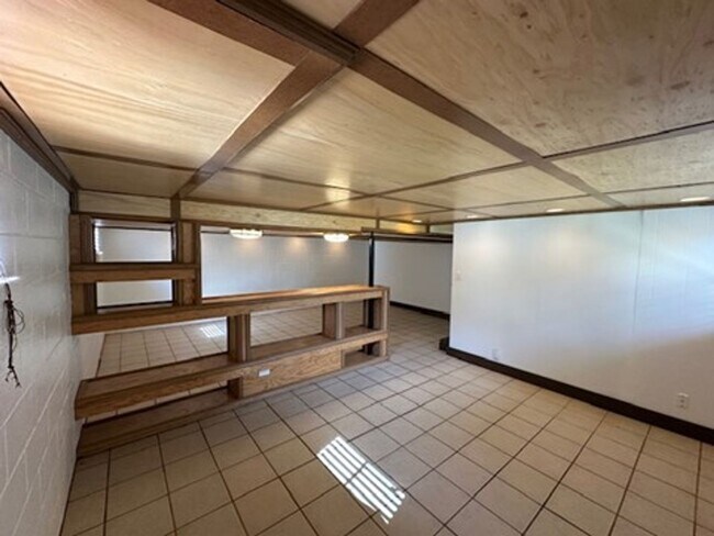 Building Photo - *HOLIDAY SPECIAL-1/2 OFF 1st Mo!* 3 BR House in Beaumont! Finished Basement, Garage