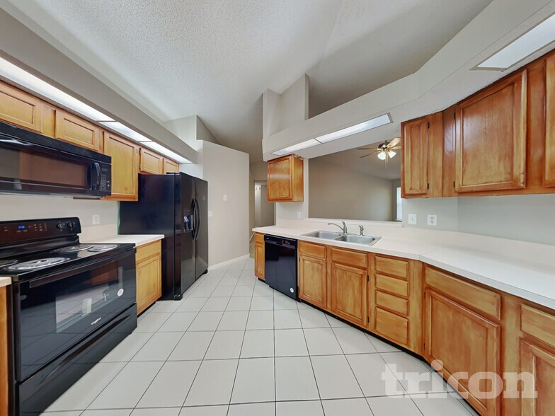 Building Photo - 7835 Weather Vane Dr