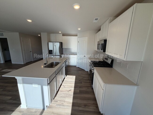 Building Photo - 329 Kingscote Wy