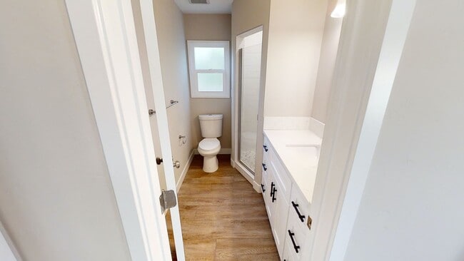 Building Photo - Big Bedrooms,  Great Yard!