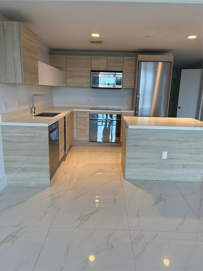 Building Photo - 16385 Biscayne Blvd