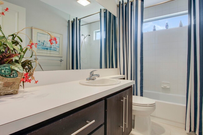 Building Photo - 5701 Red Oak Ct