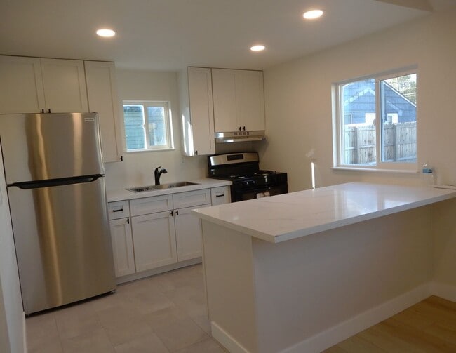 Building Photo - REDUCED!!!