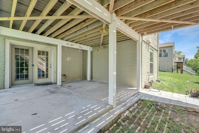 Building Photo - 8008 Hubble Dr