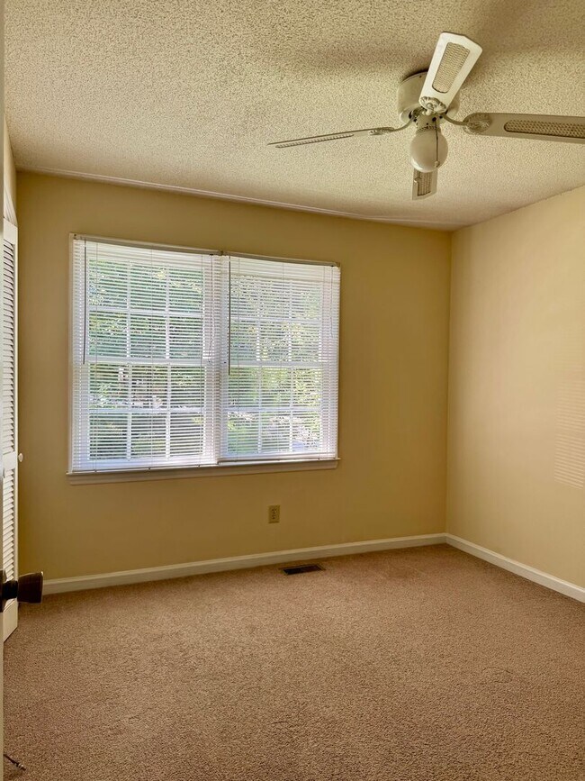 Building Photo - 3313 Bearskin Ct