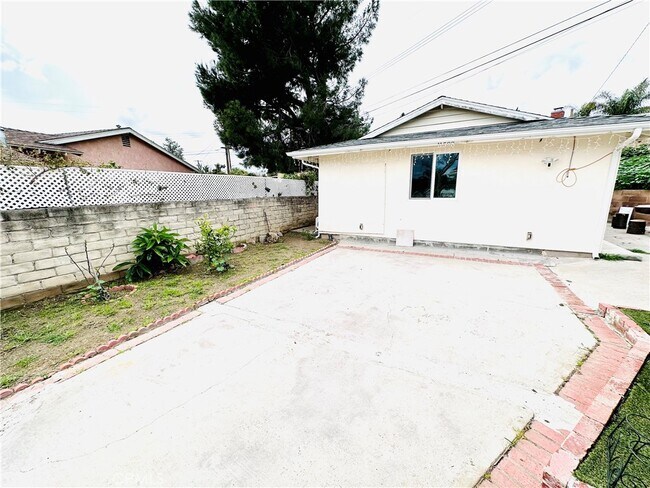 Building Photo - 11598 Cranston Ave