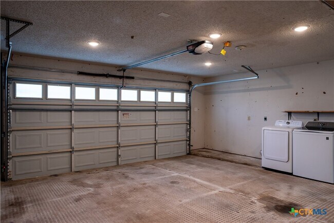 Building Photo - 9828 Briar Ridge Dr