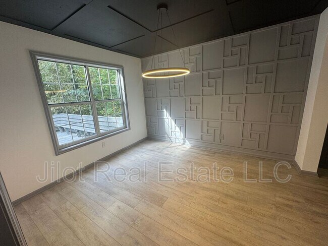 Building Photo - 63 Lakeview Ln