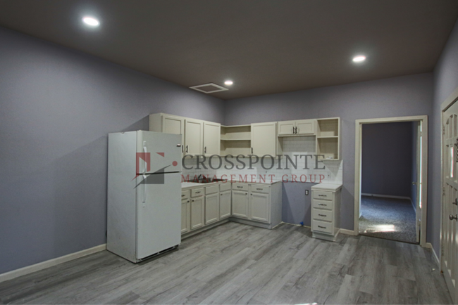 Building Photo - Versatile 2 Bedroom, 2 Bath Duplex-Tour Today!