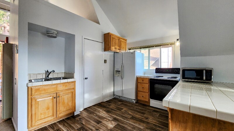 Building Photo - 27760 Alpen Dr