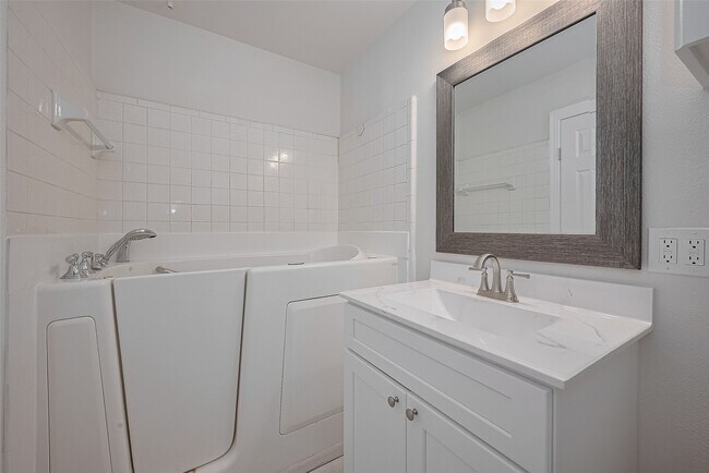Building Photo - 8715 Guinevere St