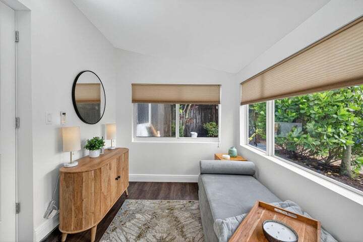 Building Photo - 1317 NE 1st Ave