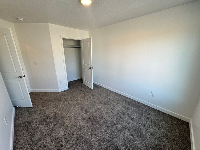 Building Photo - Reduced security deposit!!  Brand New Long Valley Town home!!
