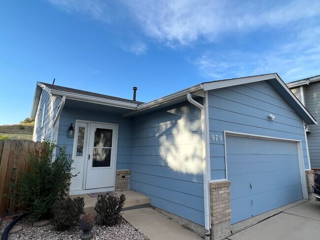 Building Photo - Lovely Ranch, Pikes Peak Views from Expans...