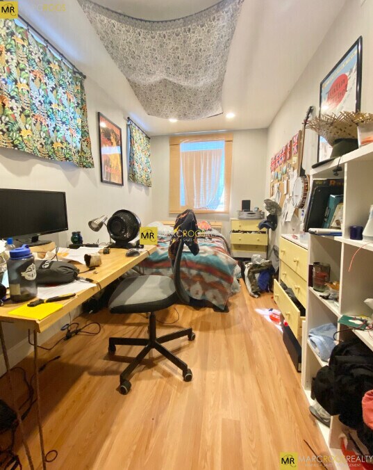 Building Photo - 733 Parker St