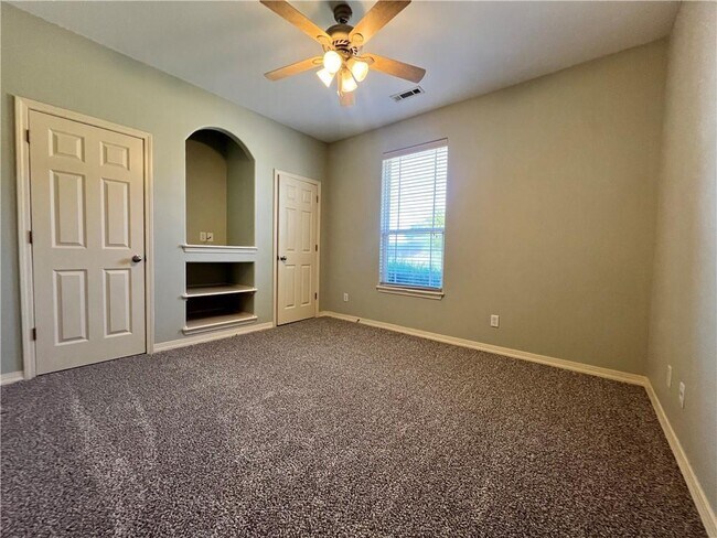 Building Photo - 3203 SW Camden Dr