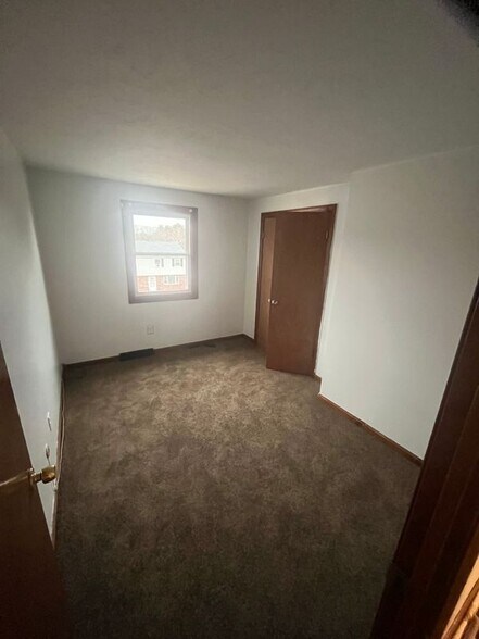 Building Photo - 31 Bossi Ave