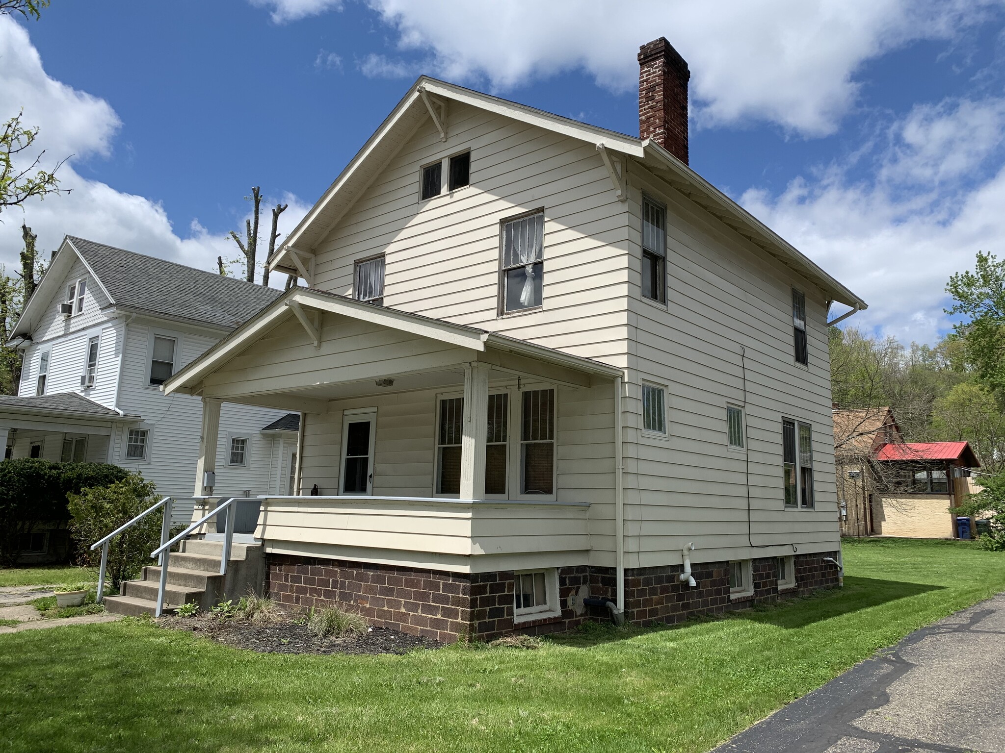 Building Photo - 296 E State St