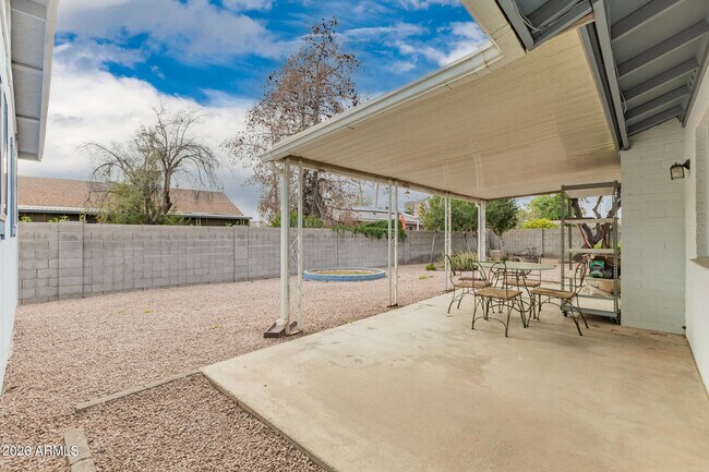 Building Photo - 3541 E Dahlia Dr