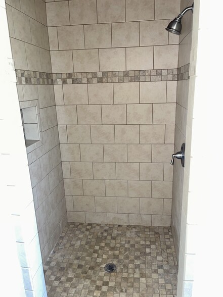 Tiled walk in shower with built in shelving - 1305 Kings Way