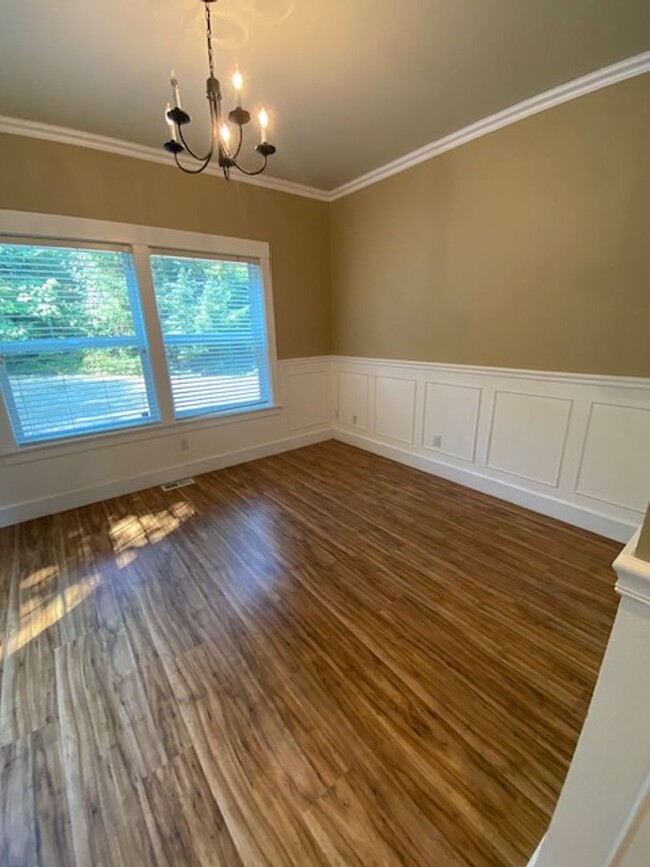 Building Photo - Charming home located in beautiful Orting!