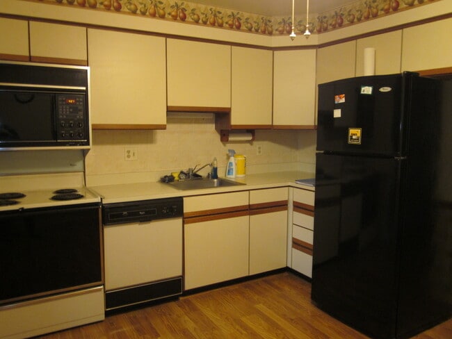 Building Photo - Charming 2 Bedroom/ 2 Bathroom Apartment in Mays Chapel, MD!