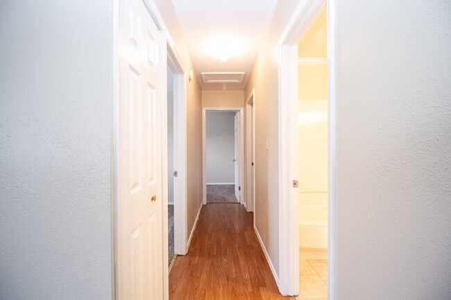 Building Photo - 2038 Airline Ave