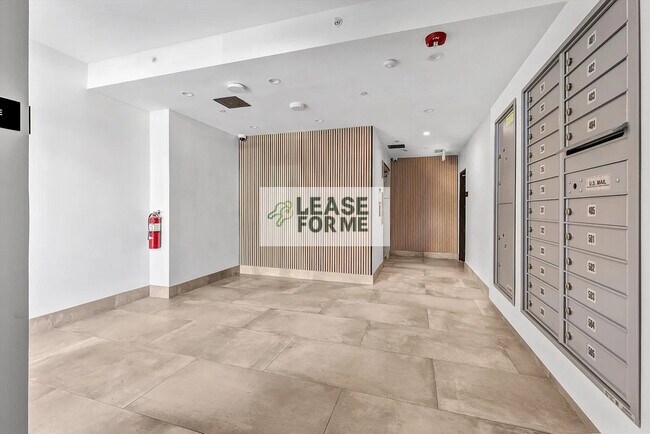 Building Photo - 1538 S Wilton Pl