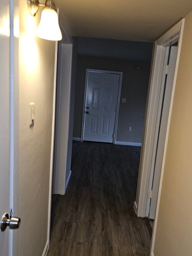 Building Photo - 6815 Beachwood St