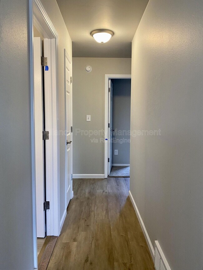 Building Photo - 5945 Breeze Ct