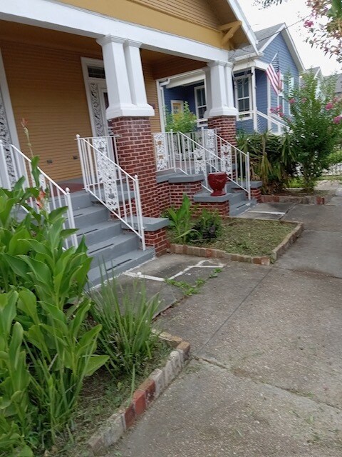 Building Photo - 3220 Delachaise St