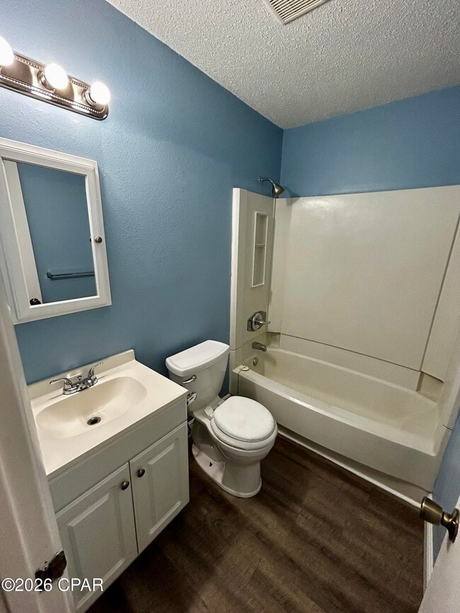 Building Photo - 6321 Lenawee St