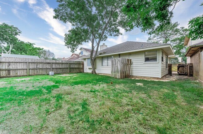 Building Photo - 103 Avocado St