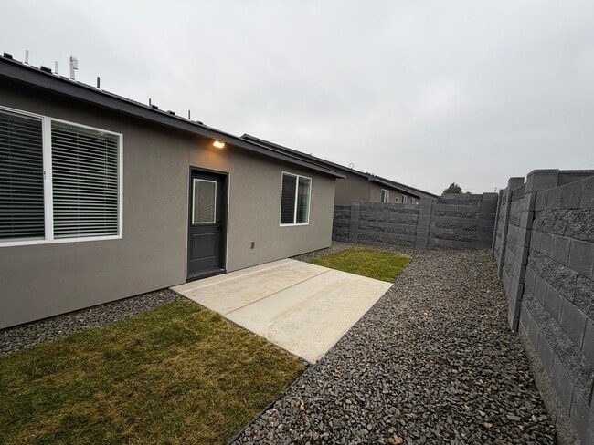 Building Photo - 2117 Carr Rd