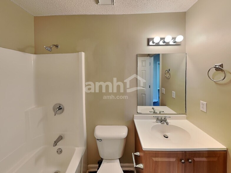 Building Photo - 2227 Joann Dr