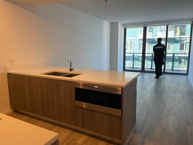 Building Photo - 801 S Miami Ave