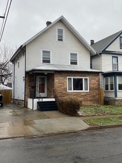 Primary Photo - 10 Myron Ave