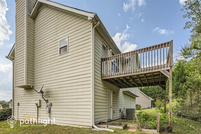 Building Photo - 213 Logan Creek Lane