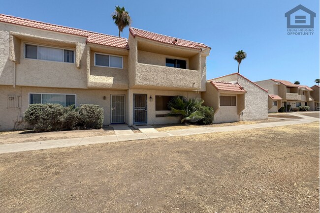 Building Photo - 3Bed/2Bath Townhouse at 47th Ave/Maryland Ave! Ready for Immediate Move-In! – FENCED-IN YARD!