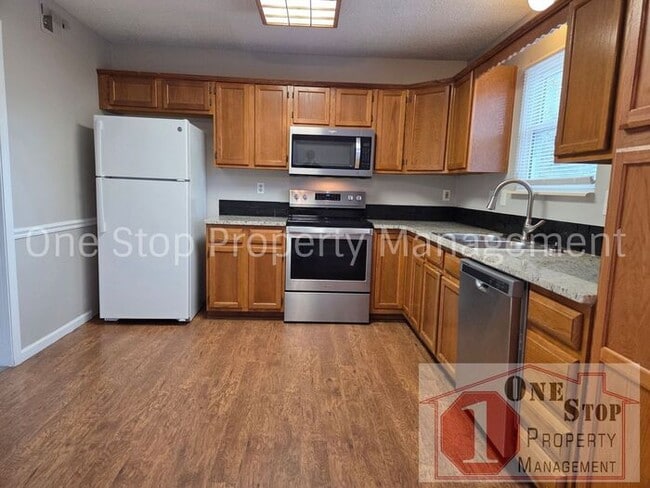 Building Photo - Cozy 3 bedroom 2.5 bathroom in Blue Springs, MO!