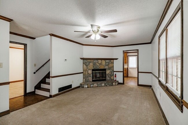 Building Photo - 145 Shadow Moss Dr