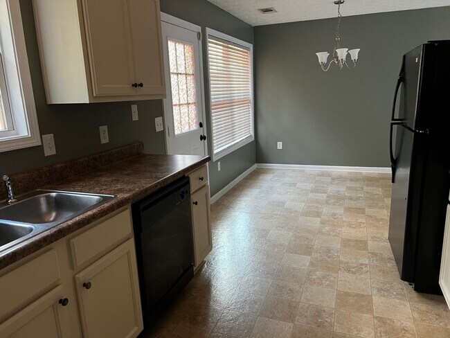 Building Photo - 65 Sampson Ct