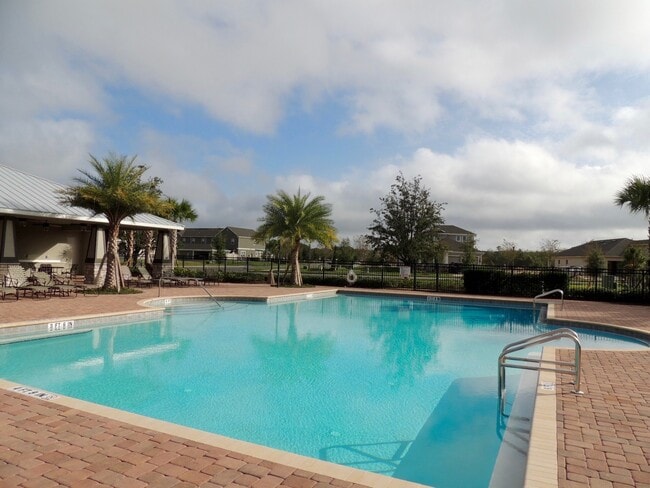 Building Photo - Move in ready! Newer home in great location.