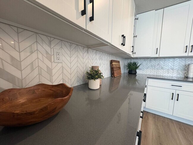 Building Photo - 206 N Chapparell Dr