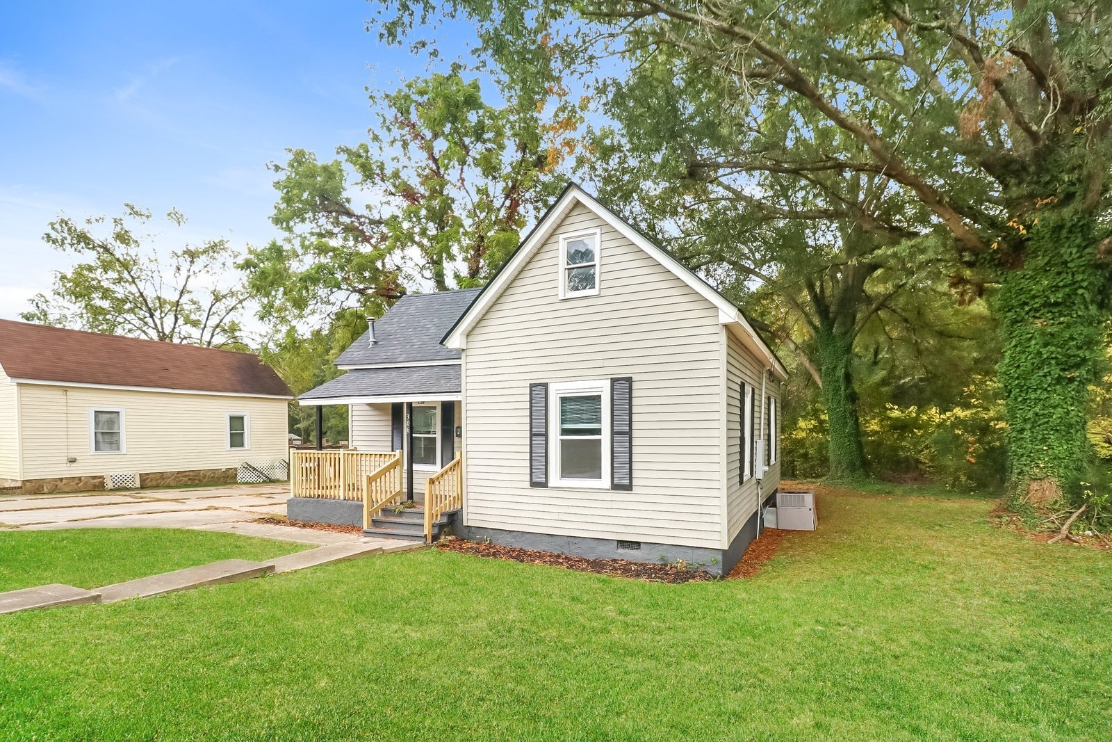 Building Photo - 306 Sycamore St