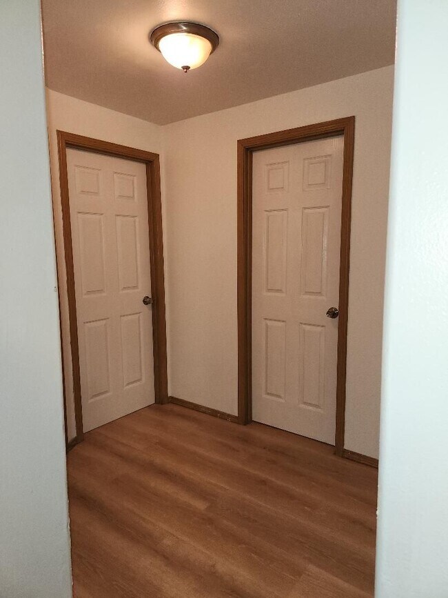 Building Photo - 3 Bdrm/2 Bath Single Level