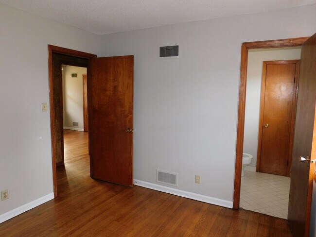 Building Photo - 8349 Cedarbrush Dr