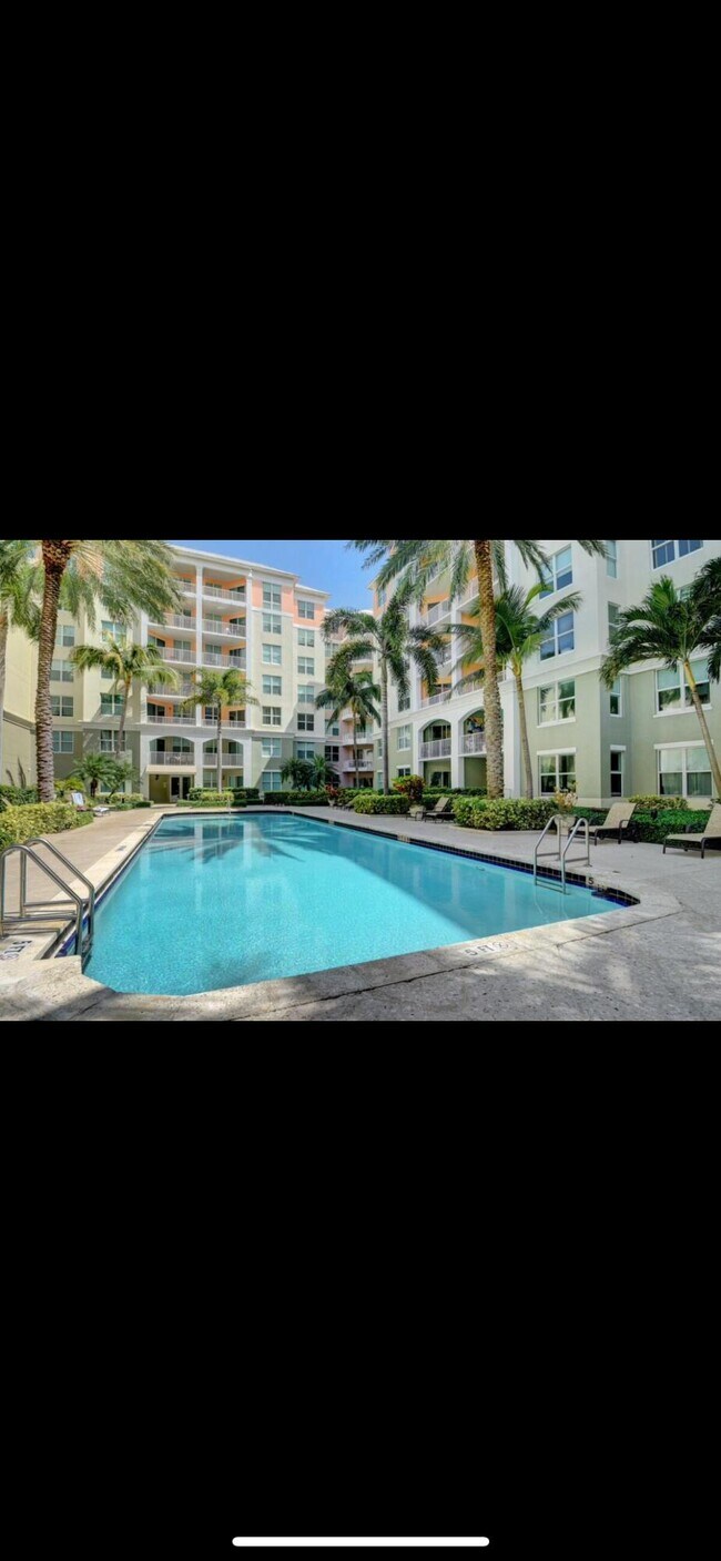 Building Photo - 802 W Windward Way